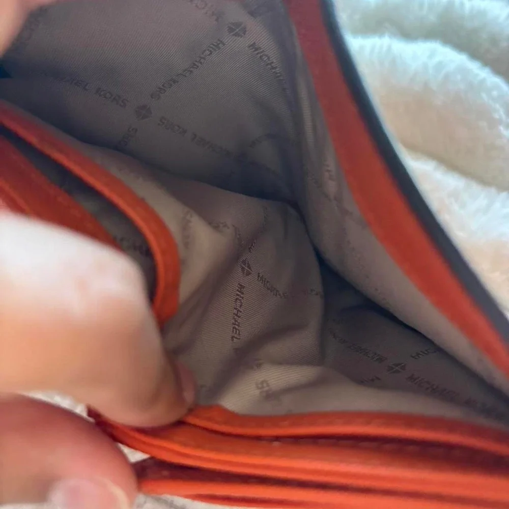 Micheal kors orange wallet